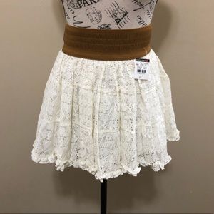 Body Central Cream Large Lace Skater Skirt Size Large NEW